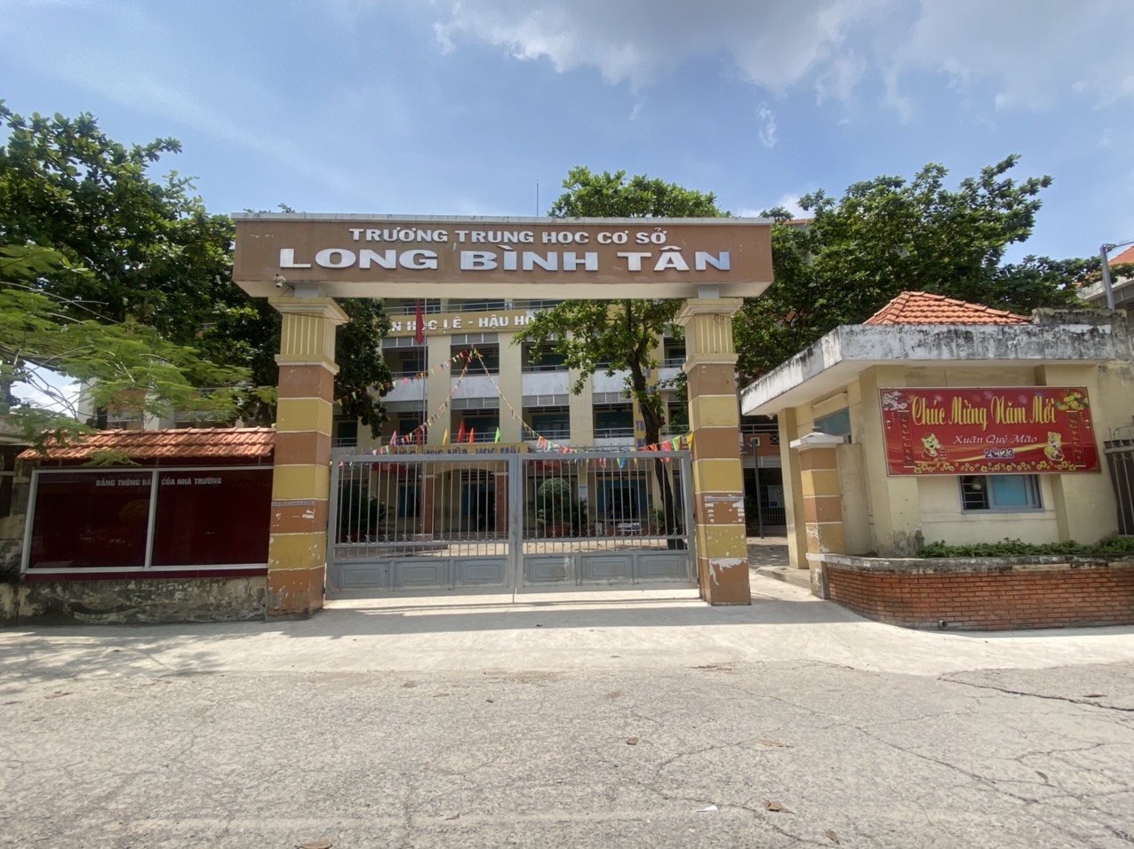 Cổng trường