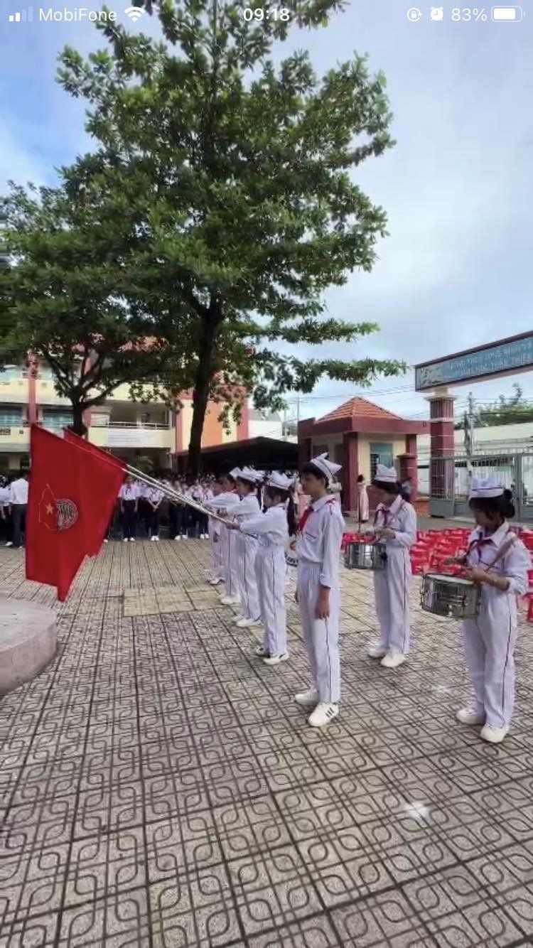 RỘN RÀNG NGÀY KHAI TRƯỜNG