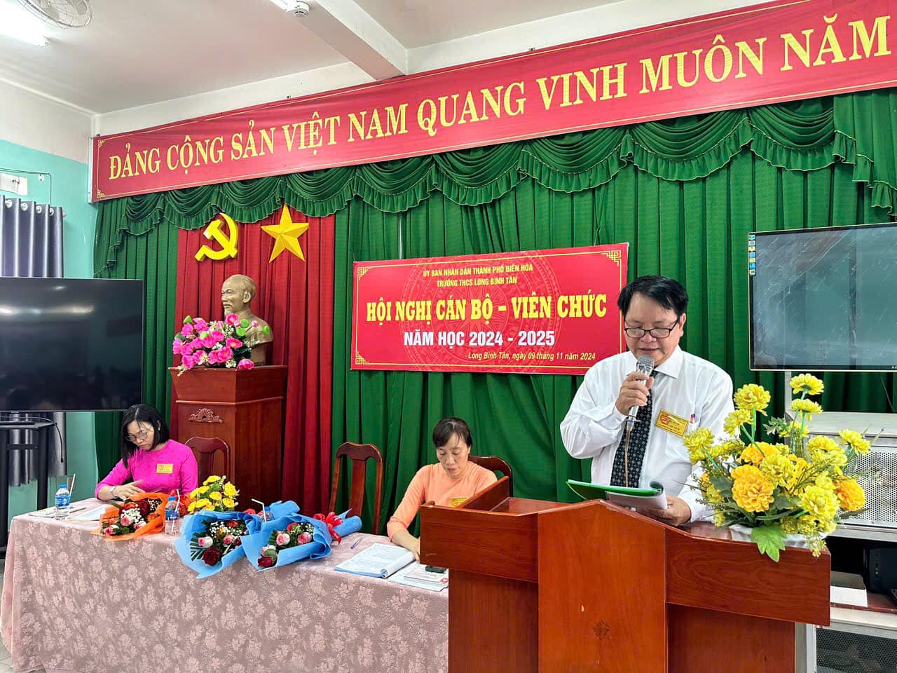 HỘI NGHỊ CÁN BỘ, VIÊN CHỨC, NGƯỜI LAO ĐỘNG NĂM HỌC 2024 - 2025 CỦA TRƯỜNG THCS LONG BÌNH TÂN