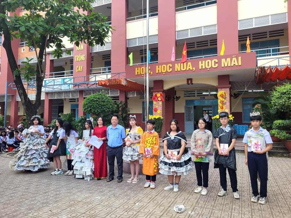 HOẠT ĐỘNG TRẢI NGHIỆM, HƯỚNG NGHIỆP CHỦ ĐỀ: BẢO VỆ MÔI TRƯỜNG VÀ QUẢNG BÁ  CẢNH QUAN ĐẤT NƯỚC